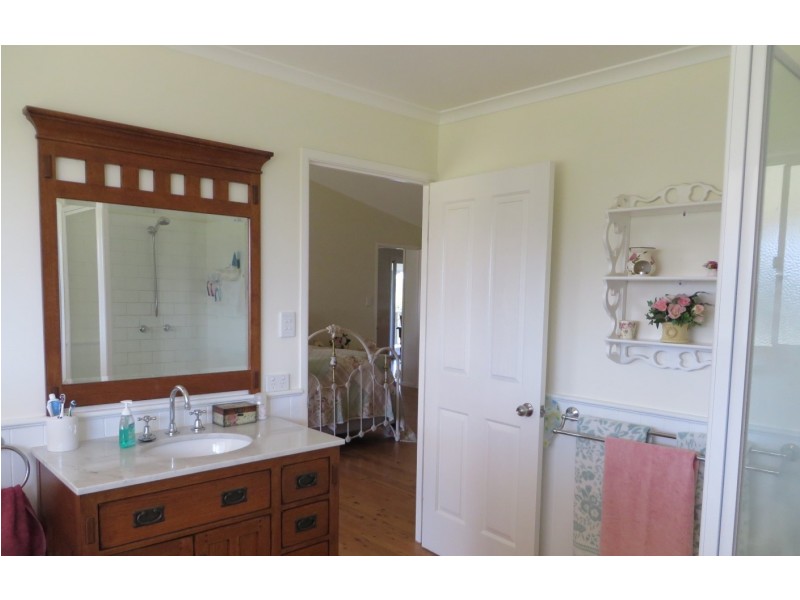 42 Eight Mile Rd, Mount Perry QLD 4671