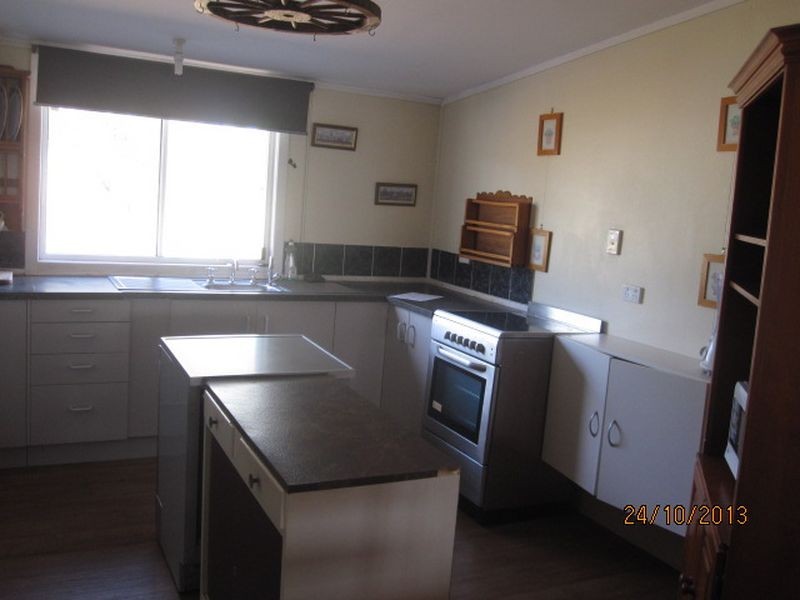 27 Boyd St, Gayndah QLD 4625