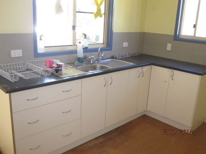 74 Heusman St, Mount Perry QLD 4671