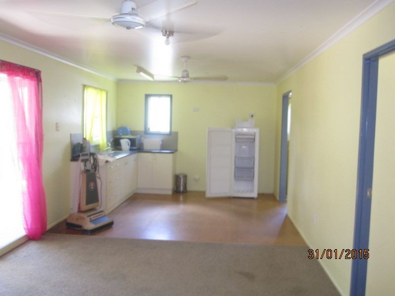 74 Heusman St, Mount Perry QLD 4671