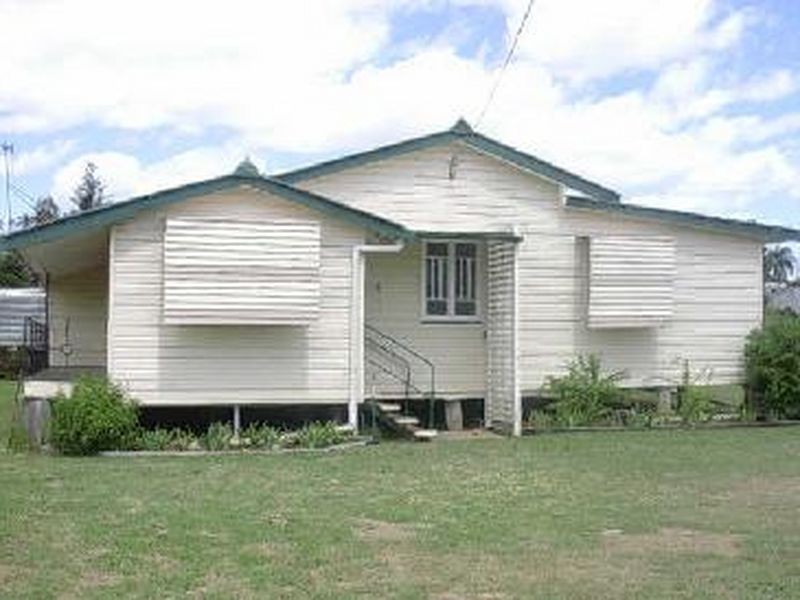 11 Arthur St, Gayndah QLD 4625