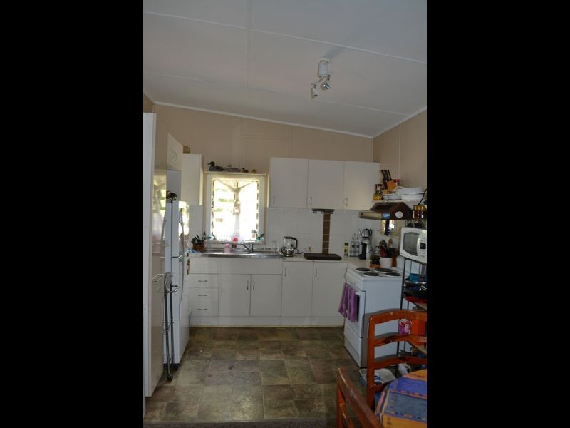 8 Adelong St, Gayndah QLD 4625