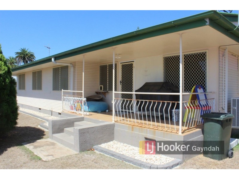24 Barrow St, Gayndah QLD 4625