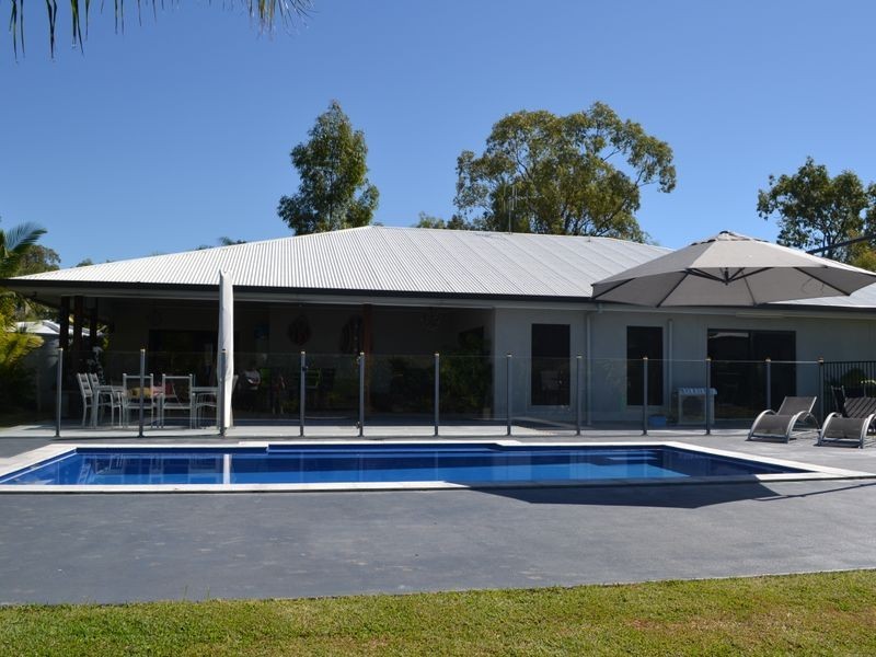 56-58 Adelong St, Gayndah QLD 4625