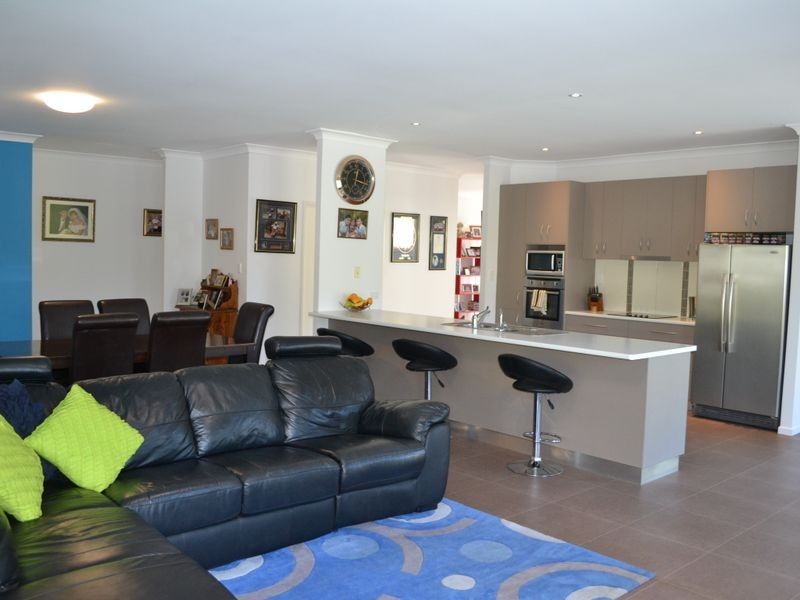 56-58 Adelong St, Gayndah QLD 4625