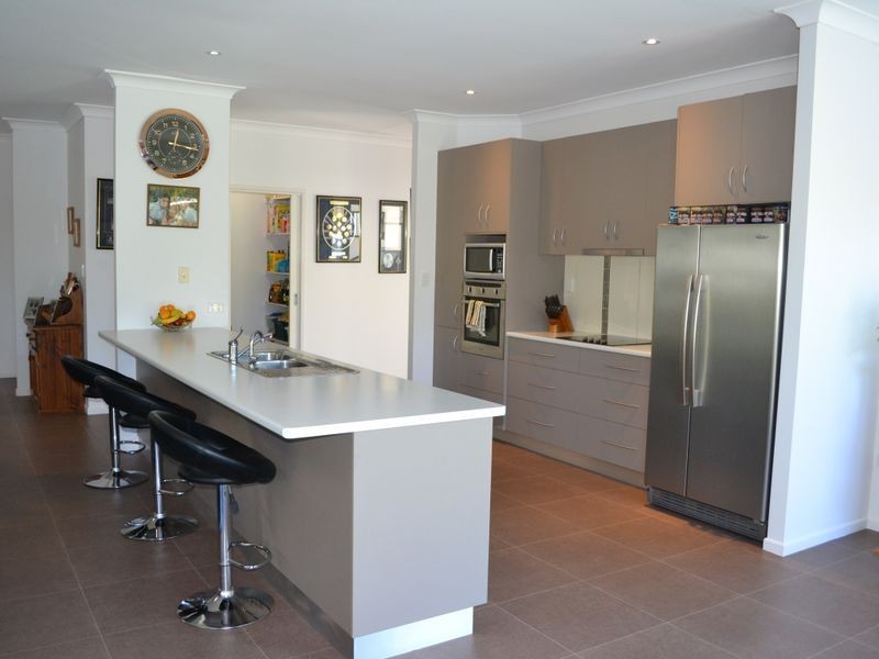 56-58 Adelong St, Gayndah QLD 4625