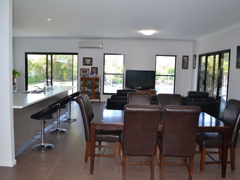 56-58 Adelong St, Gayndah QLD 4625