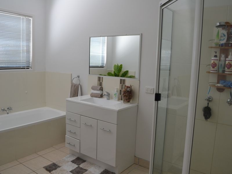 56-58 Adelong St, Gayndah QLD 4625