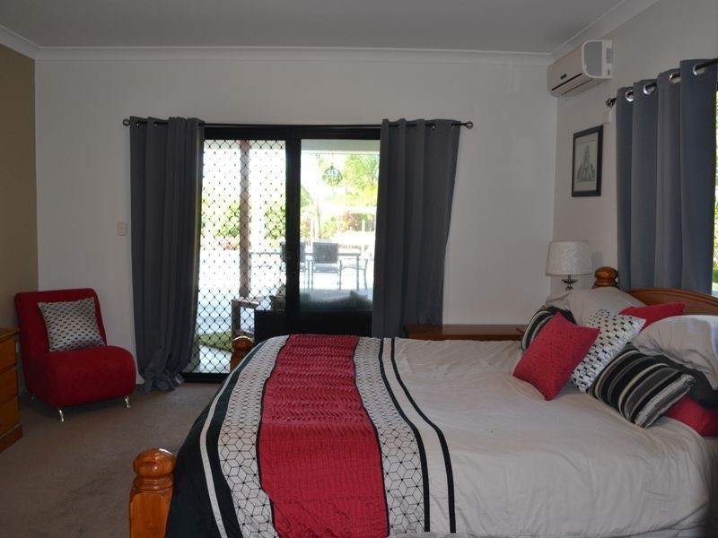 56-58 Adelong St, Gayndah QLD 4625