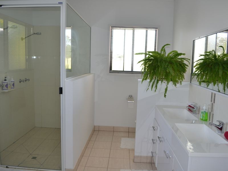 56-58 Adelong St, Gayndah QLD 4625