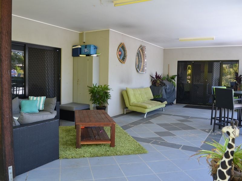 56-58 Adelong St, Gayndah QLD 4625