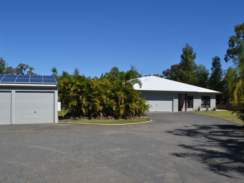 56-58 Adelong St, Gayndah QLD 4625