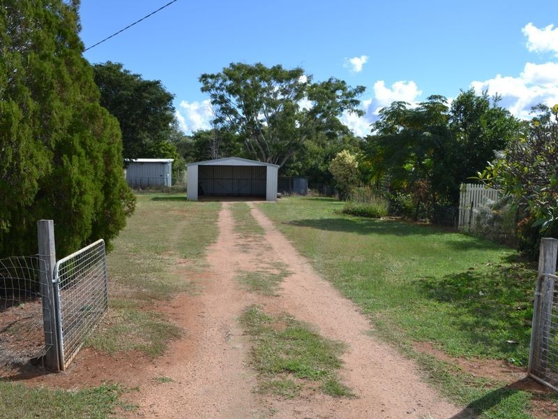 66 Barrow St, Gayndah QLD 4625