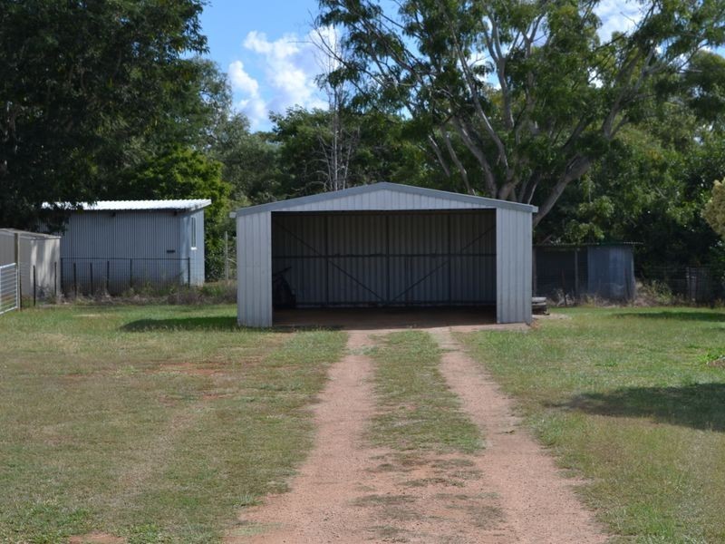 66 Barrow St, Gayndah QLD 4625