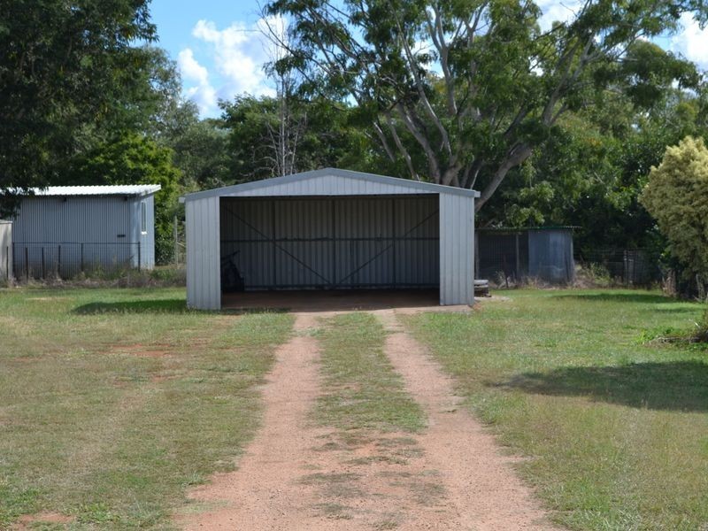 66 Barrow St, Gayndah QLD 4625