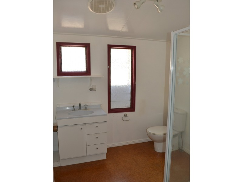 6 Old Maryborough Rd, Gayndah QLD 4625