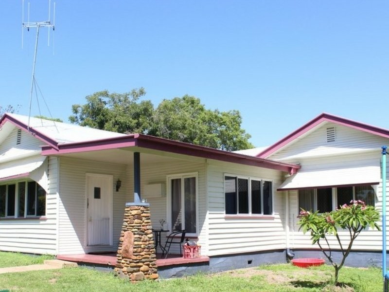 8 Cullen Avenue, Gayndah QLD 4625