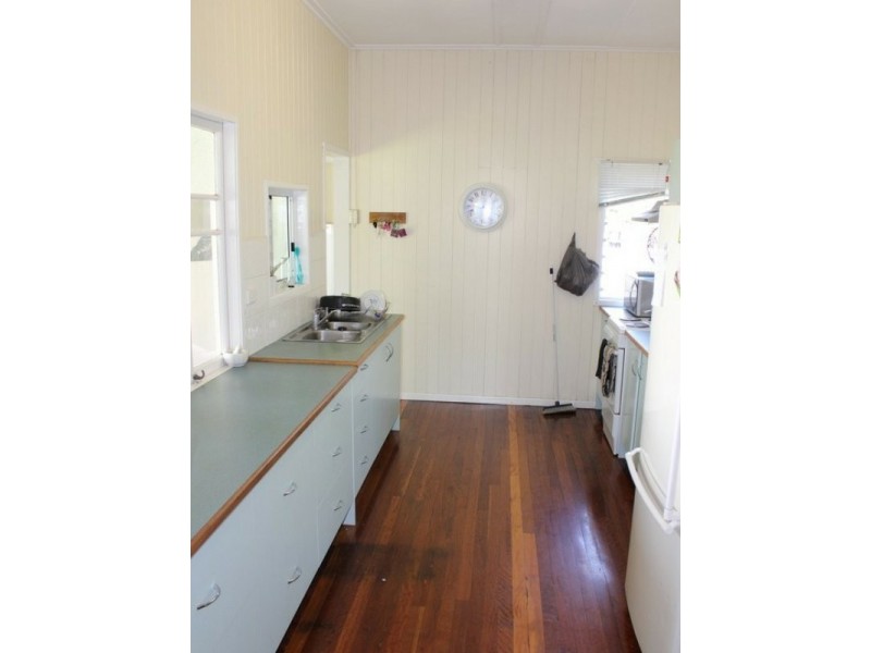 8 Cullen Avenue, Gayndah QLD 4625