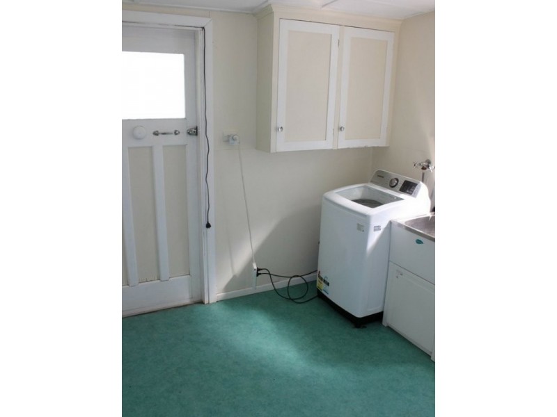 8 Cullen Avenue, Gayndah QLD 4625