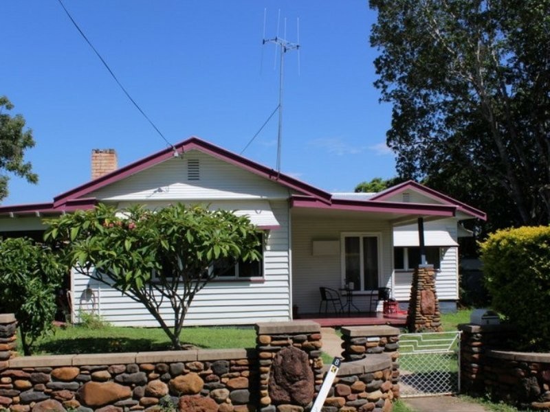 8 Cullen Avenue, Gayndah QLD 4625