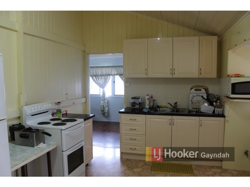 11 Pineapple Street, Gayndah QLD 4625