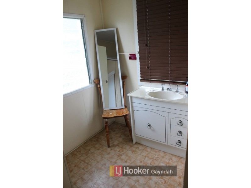 11 Pineapple Street, Gayndah QLD 4625