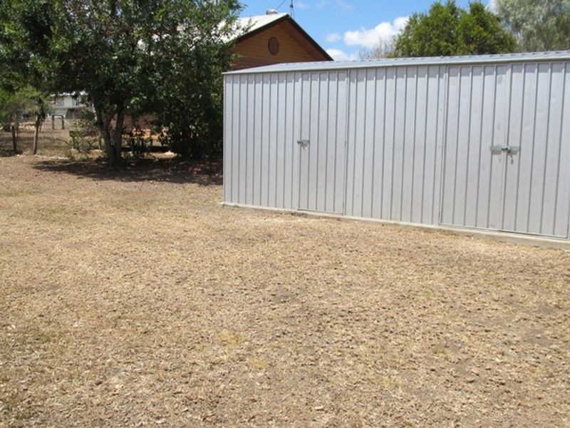 39 Arthur St, Gayndah QLD 4625