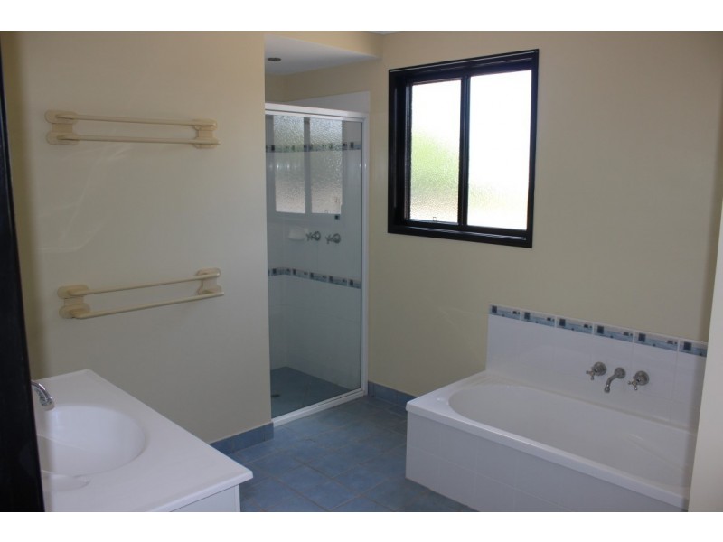 8 Leggett St, Gayndah QLD 4625