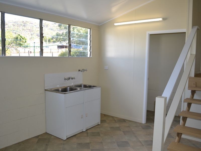 8 Old Nanango Rd, Gayndah QLD 4625