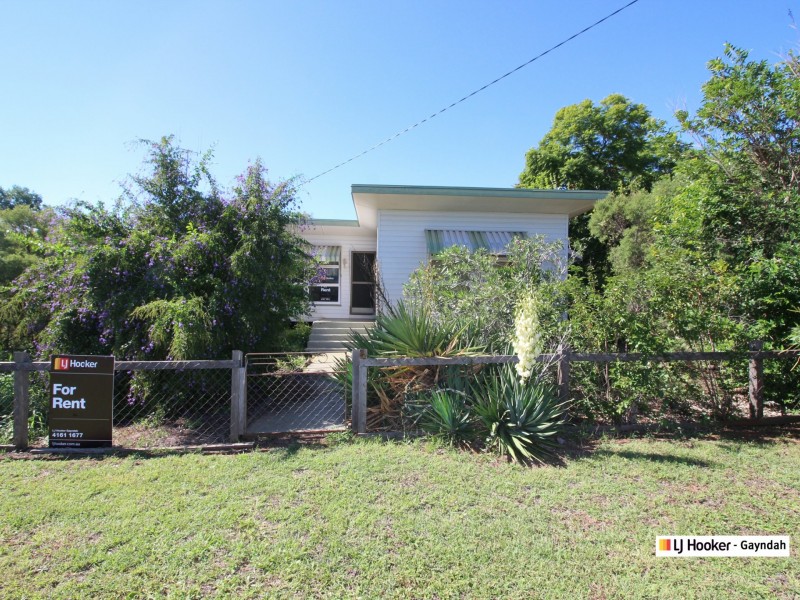59 Barrow St, Gayndah QLD 4625
