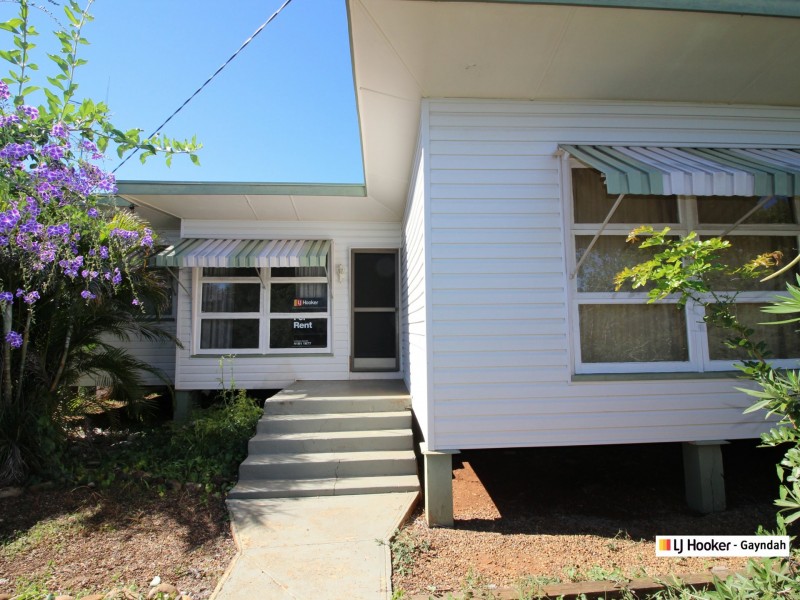 59 Barrow St, Gayndah QLD 4625