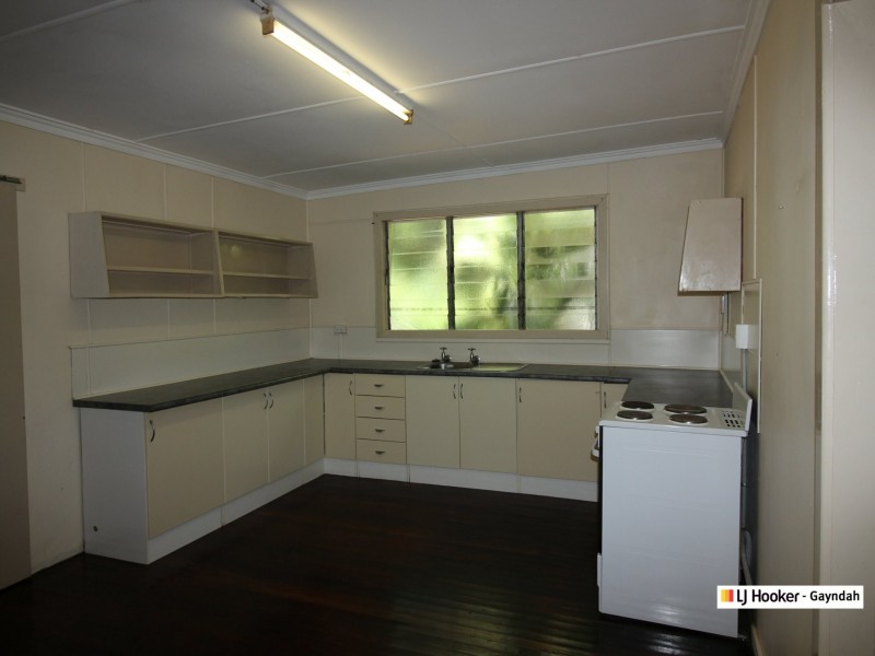 59 Barrow St, Gayndah QLD 4625