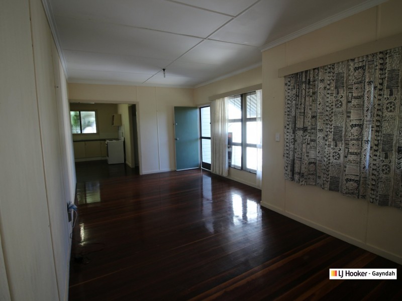 59 Barrow St, Gayndah QLD 4625