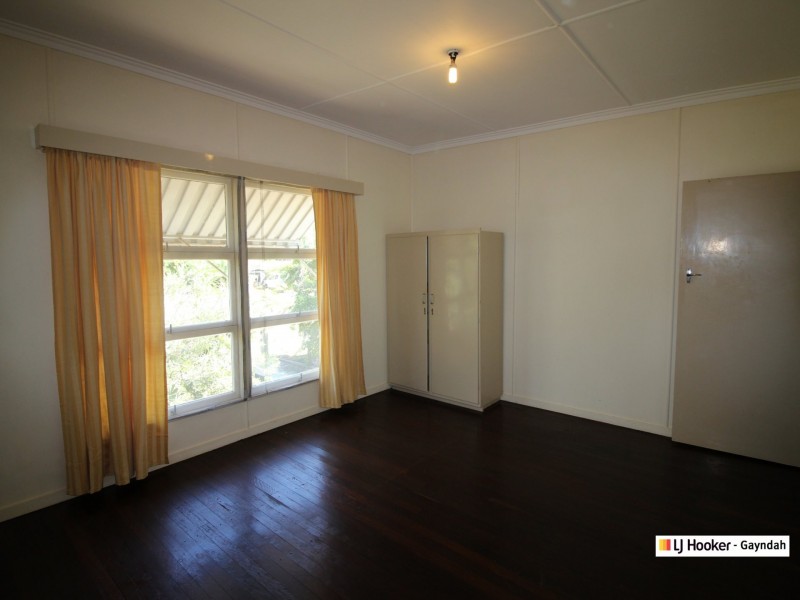 59 Barrow St, Gayndah QLD 4625
