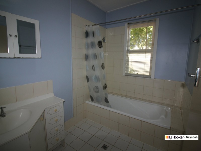 59 Barrow St, Gayndah QLD 4625