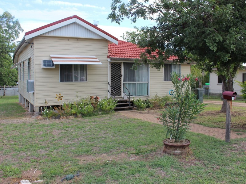 10 Carey St, Gayndah QLD 4625