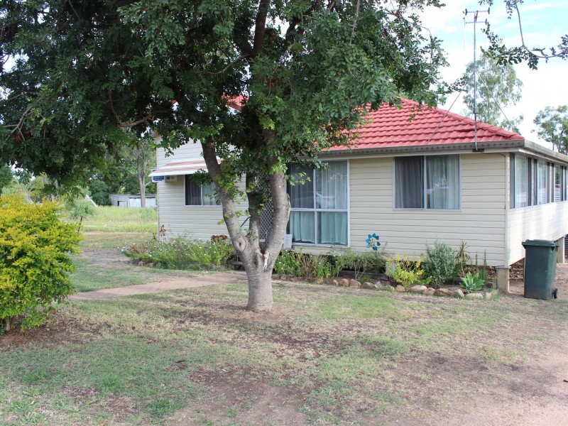 10 Carey St, Gayndah QLD 4625