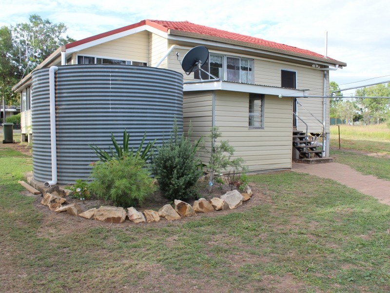 10 Carey St, Gayndah QLD 4625