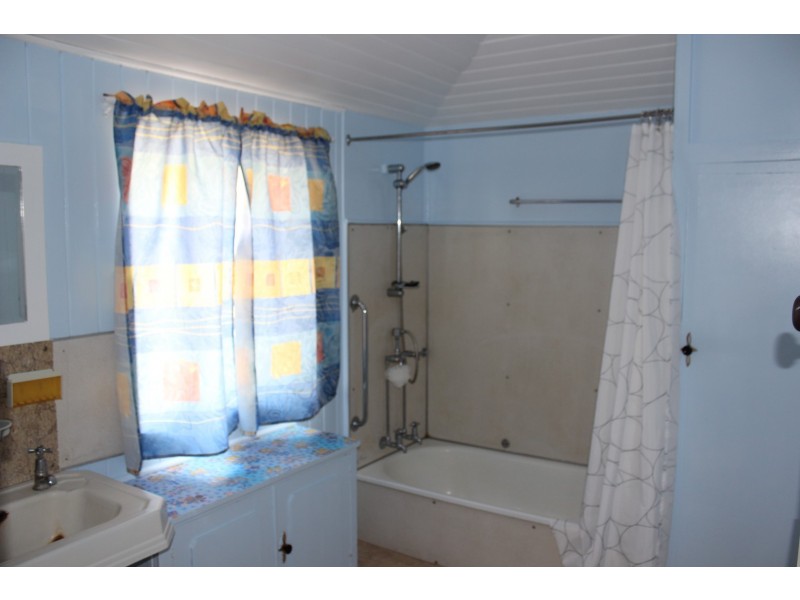 15 Pineapple St, Gayndah QLD 4625