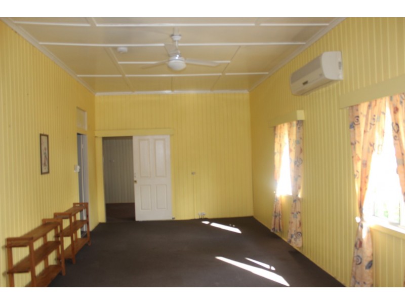 15 Pineapple St, Gayndah QLD 4625