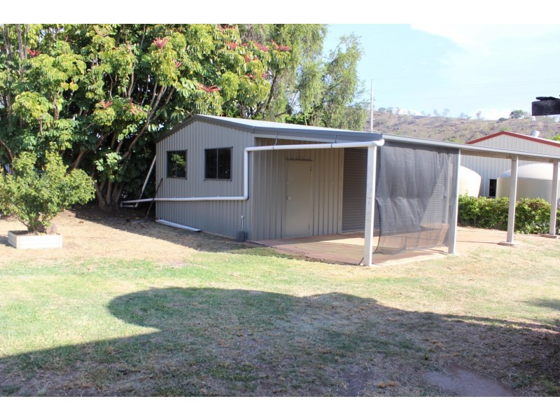 15 Pineapple St, Gayndah QLD 4625