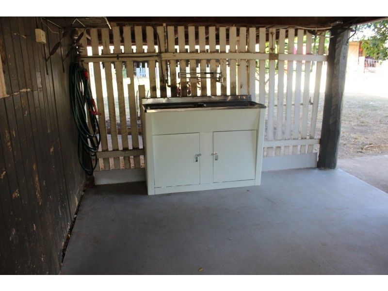 15 Pineapple St, Gayndah QLD 4625