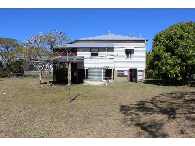 30 Barrow Street, Gayndah QLD 4625