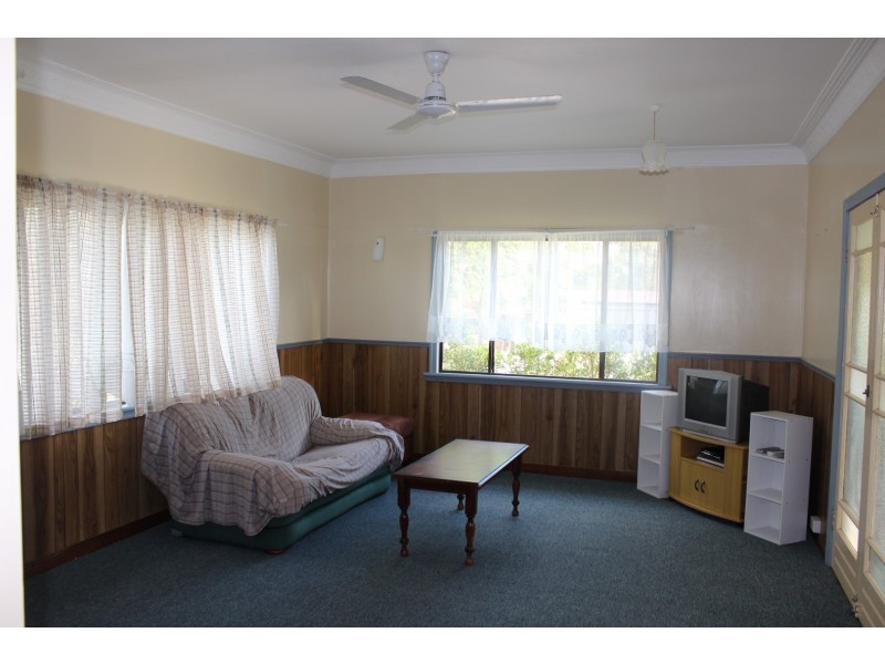 8 Pearson Street, Mount Perry QLD 4671
