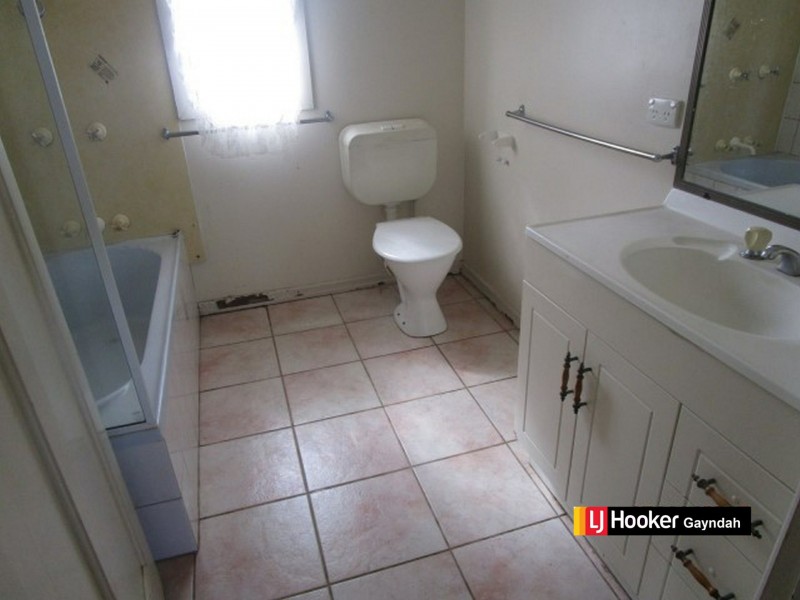 12 Boorunbeh St, Gayndah QLD 4625