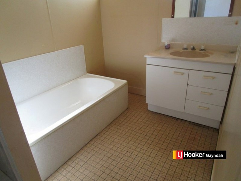 7 Station Street, Gayndah QLD 4625