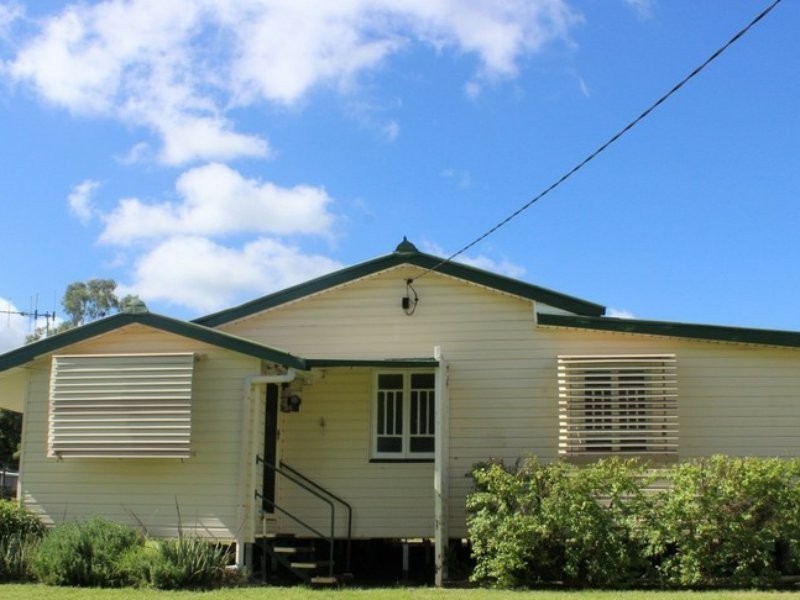 11 Arthur Street, Gayndah QLD 4625