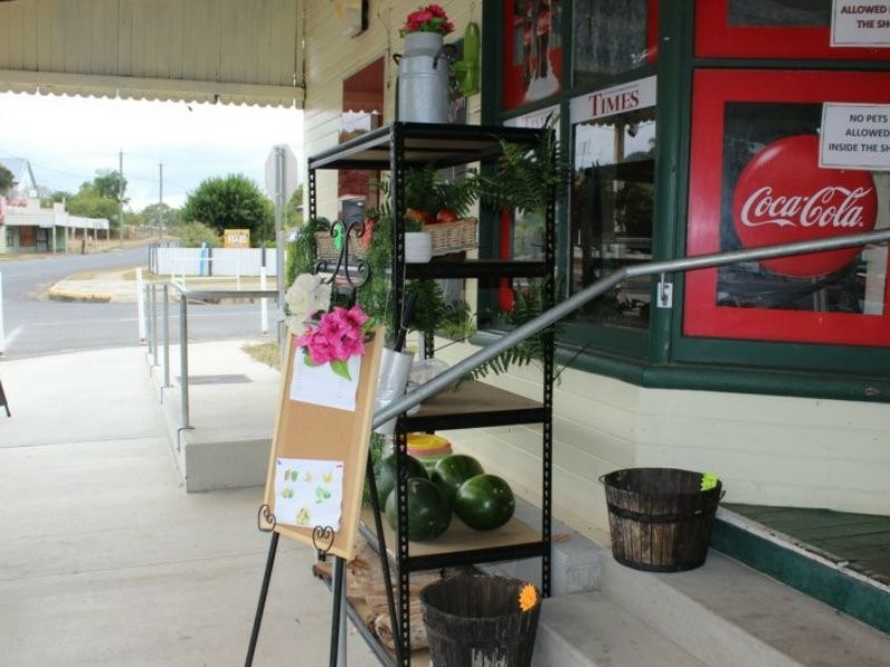 84 Heusman St, Mount Perry QLD 4671