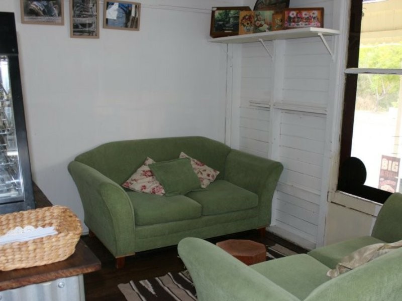 84 Heusman St, Mount Perry QLD 4671