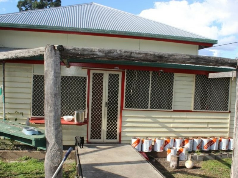 84 Heusman St, Mount Perry QLD 4671